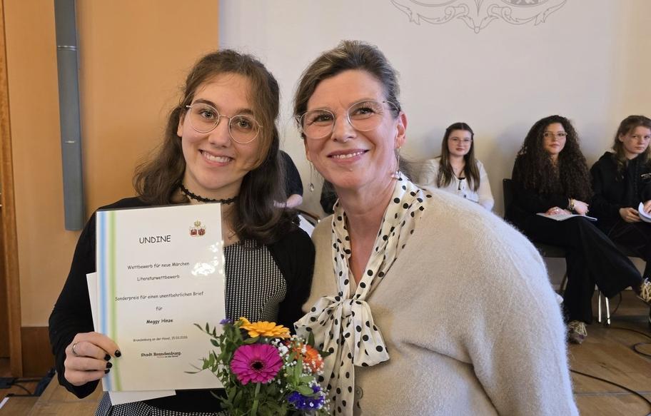 Ein Sonderpreis für Meggy Hinze (18) aus Brandenburg an der Havel! Preis-Patin: Ulrike Stasche, Rechtsanwaltskanzlei Stasche und Buchholz.