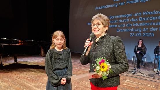 Carla Sachs mit der Sponsorin Dr. Dietlind Tiemann