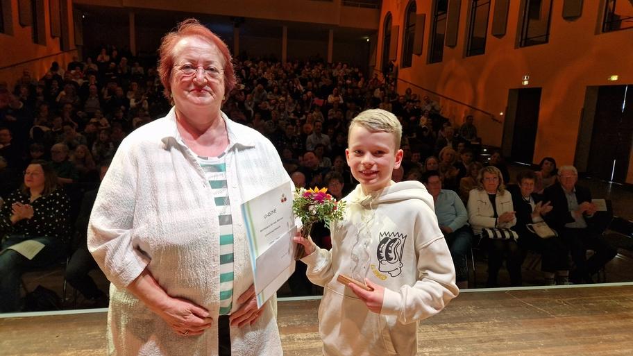 Maximilian Seidler mit der Sponsorin Viola Christophel