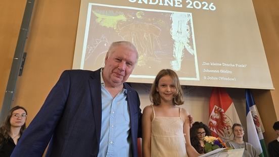 Johanna Görlitz mit Hartmut Ohm vom Lions Club