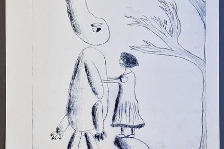 eine Kinderzeichnung: ein Mädchen umarmt einen Steinriesen.