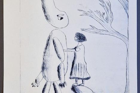 eine Kinderzeichnung: ein Mädchen umarmt einen Steinriesen.