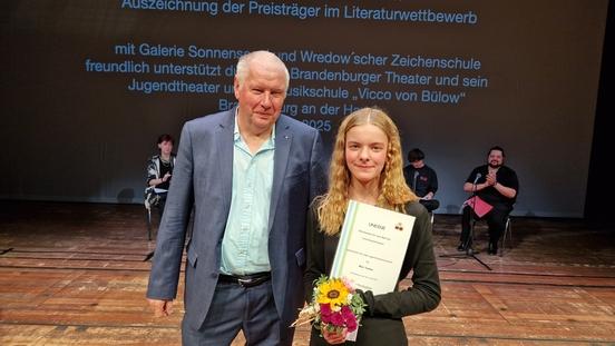 Mina Teubner mit Wolfgang Ricken vom Lions-Club