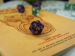 ein Spielbrett mit Würfel des Spiels Pen &Paper