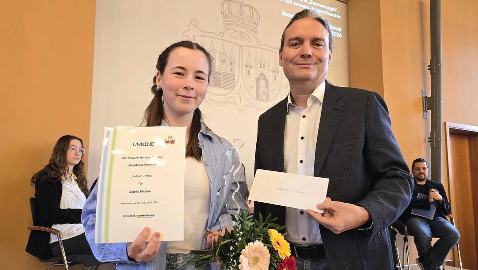Sophia Nitsche (15) aus Rathenow wurde für ihr Märchen von Matthias Osterburg mit dem Hauptpreis in der Altersklasse 13-16 Jahre geehrt.