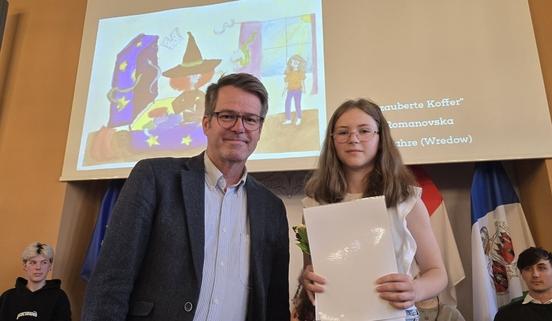 Varvara Romanovska mit Dr. Michael Kolkmann vom Rotary Club Brandenburg an der Havel